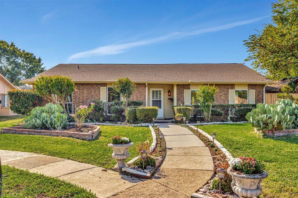 457 Woodway Drive - Photo 1