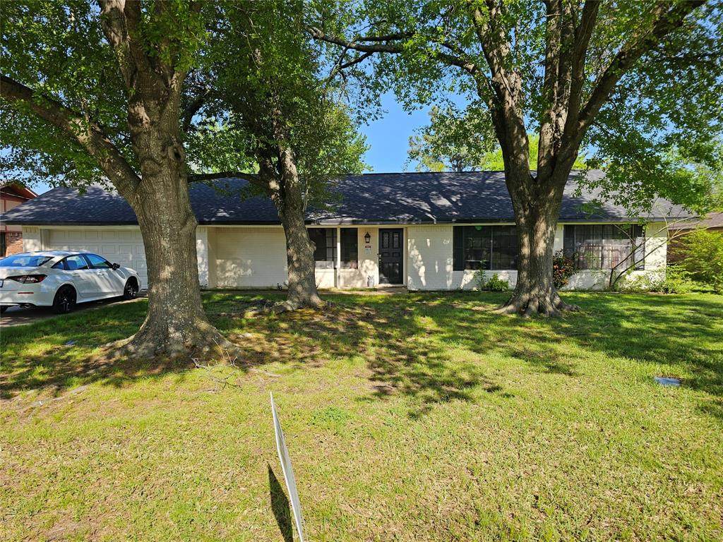 221 Azalea Drive - Photo 1