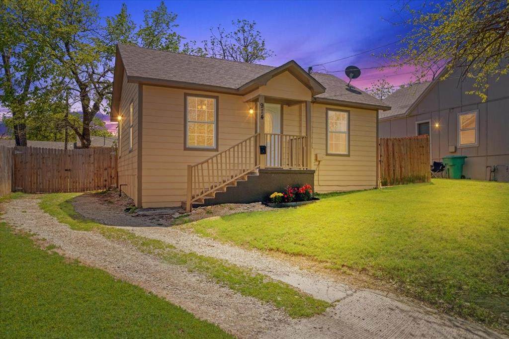 914 Pecan Street - Photo 1