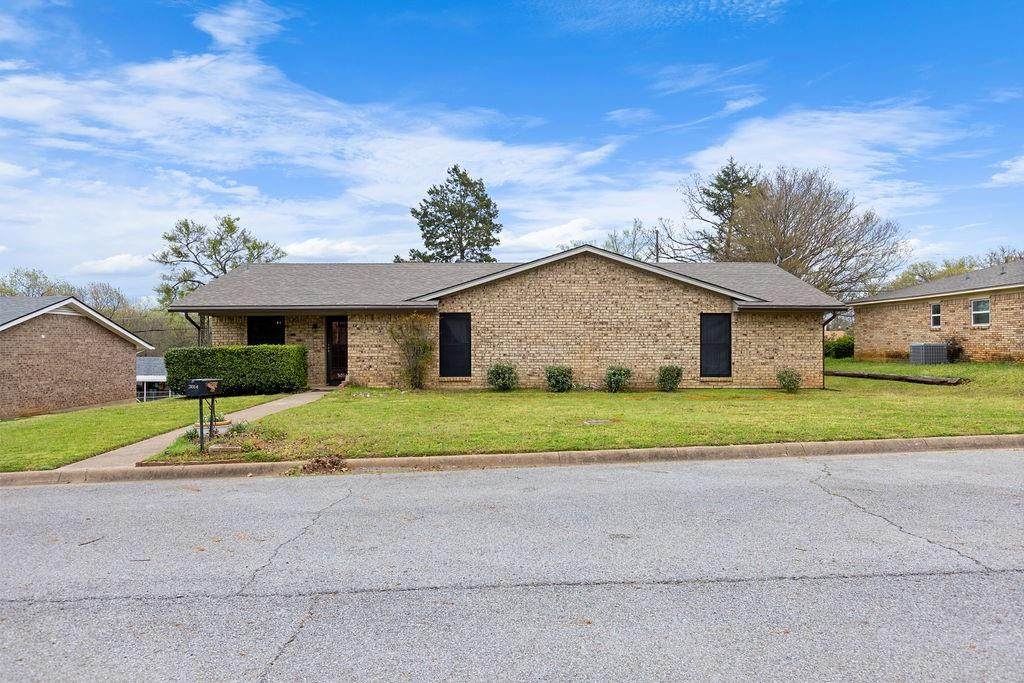 3014 Jennifer Avenue - Photo 1