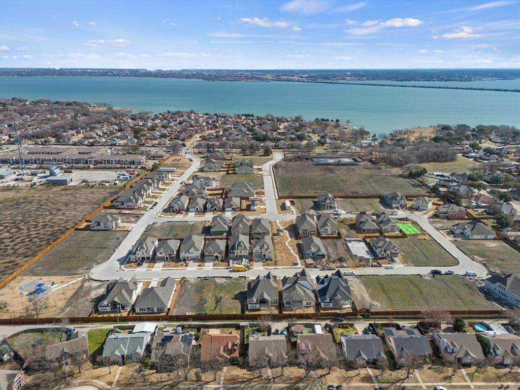 3906 Windmere - Photo 1