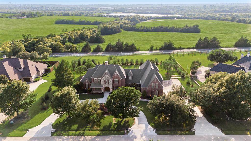 1900 Broken Lance Lane - Photo 1