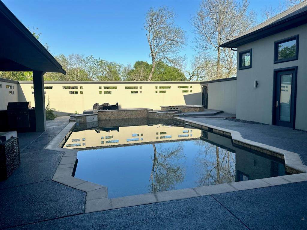 8300 Willow Circle - Photo 1