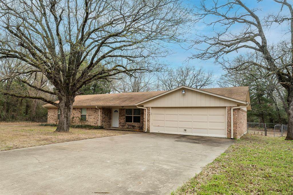 4 Douglas Drive - Photo 1