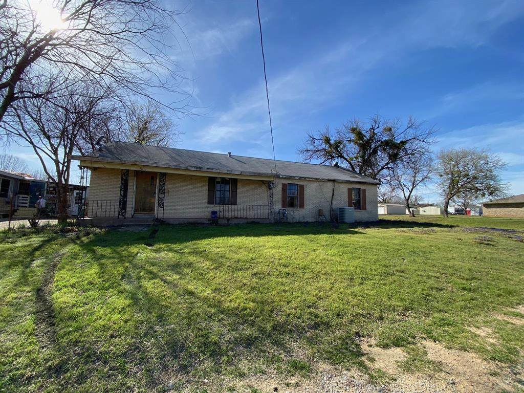 501 Clay Street - Photo 1