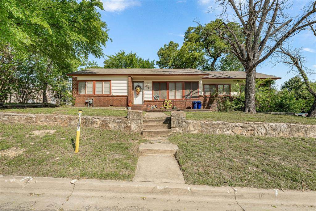 641 College Street - Photo 1
