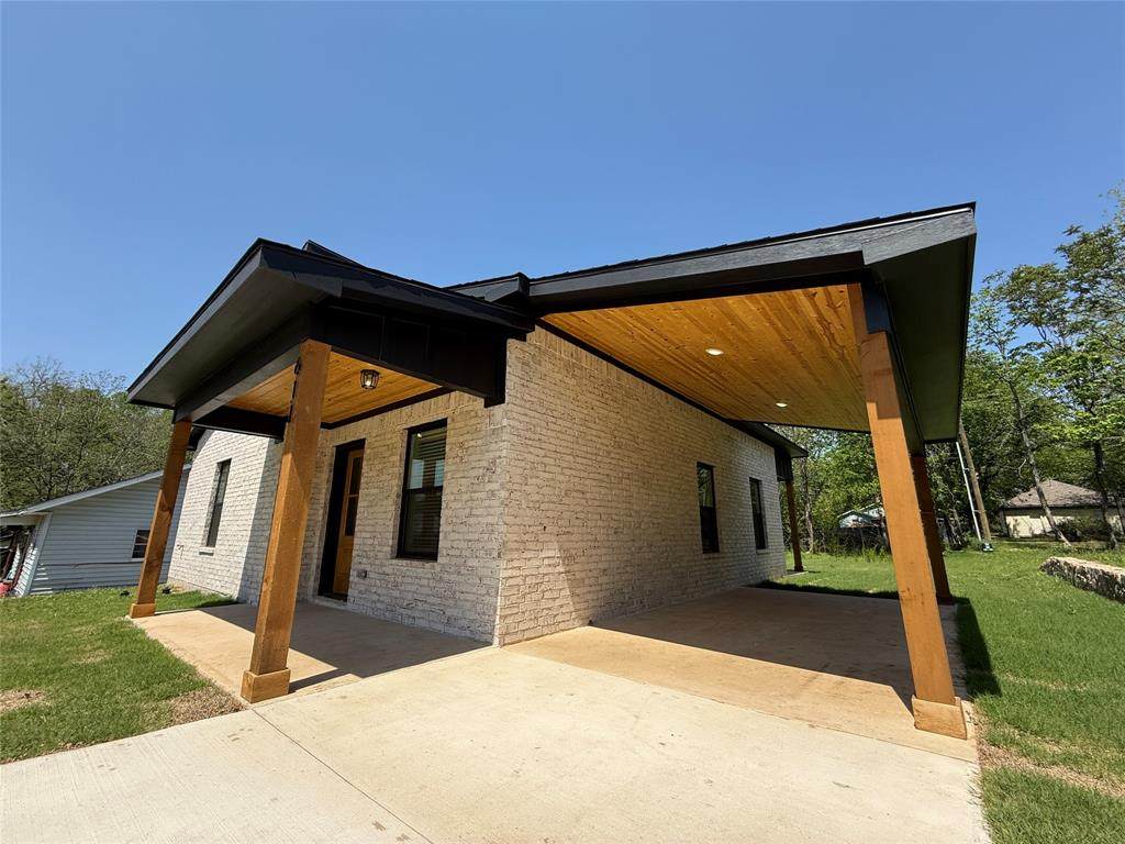 611 Baker Street - Photo 1