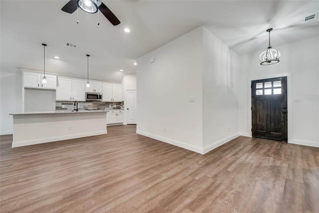 107 Maverick Trail - Photo 1