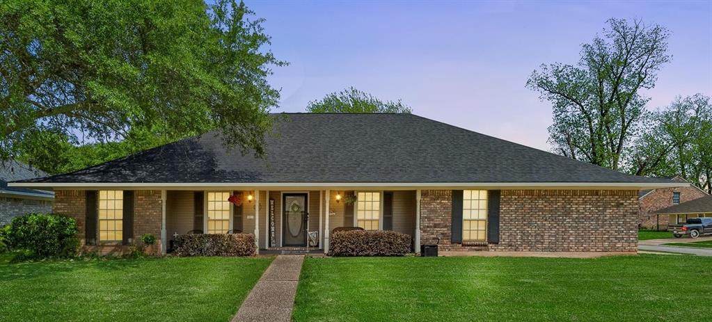 5021 Kenilworth Drive - Photo 1