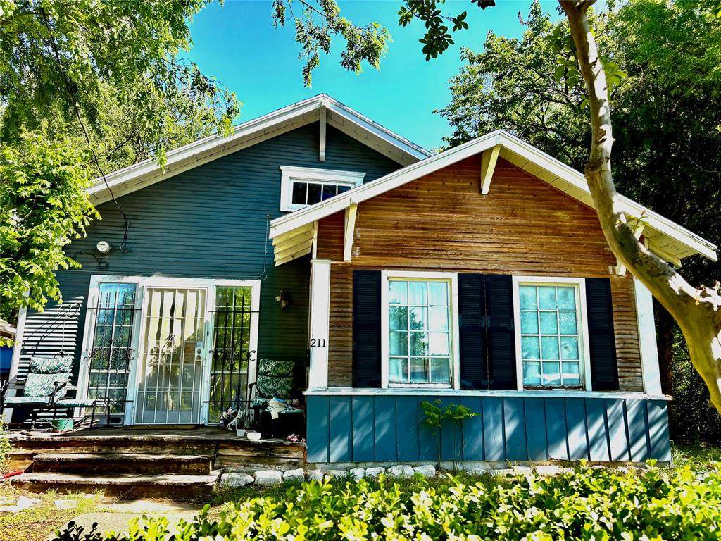 211 Pembroke Avenue - Photo 1