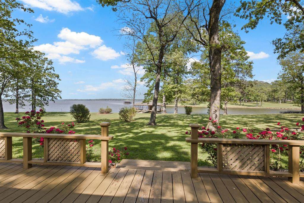 520 Private Road 5517 - Photo 1