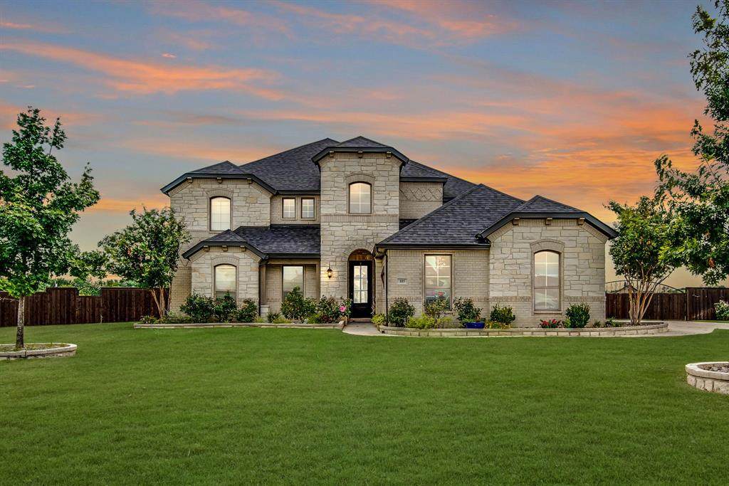 105 Sanders Drive - Photo 1