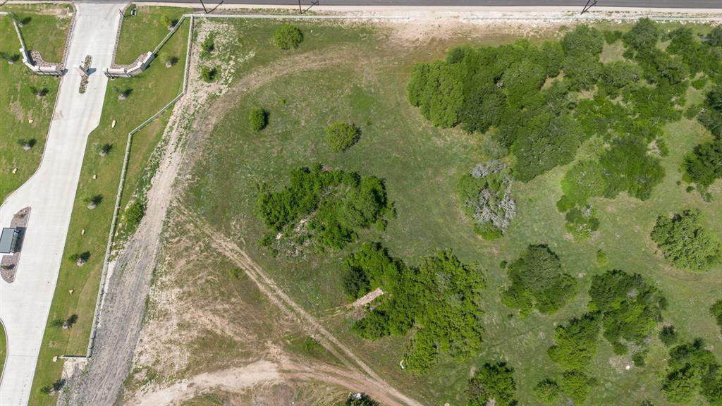 3016 Summit Drive - Photo 1