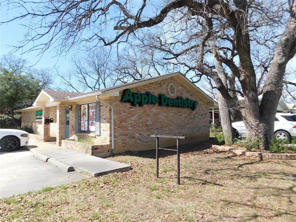 1001 Avenue K - Photo 1