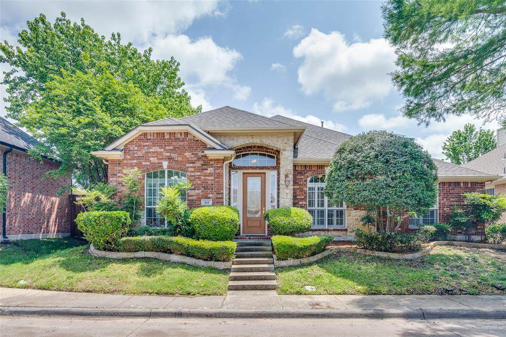942 Lexington Drive - Photo 1