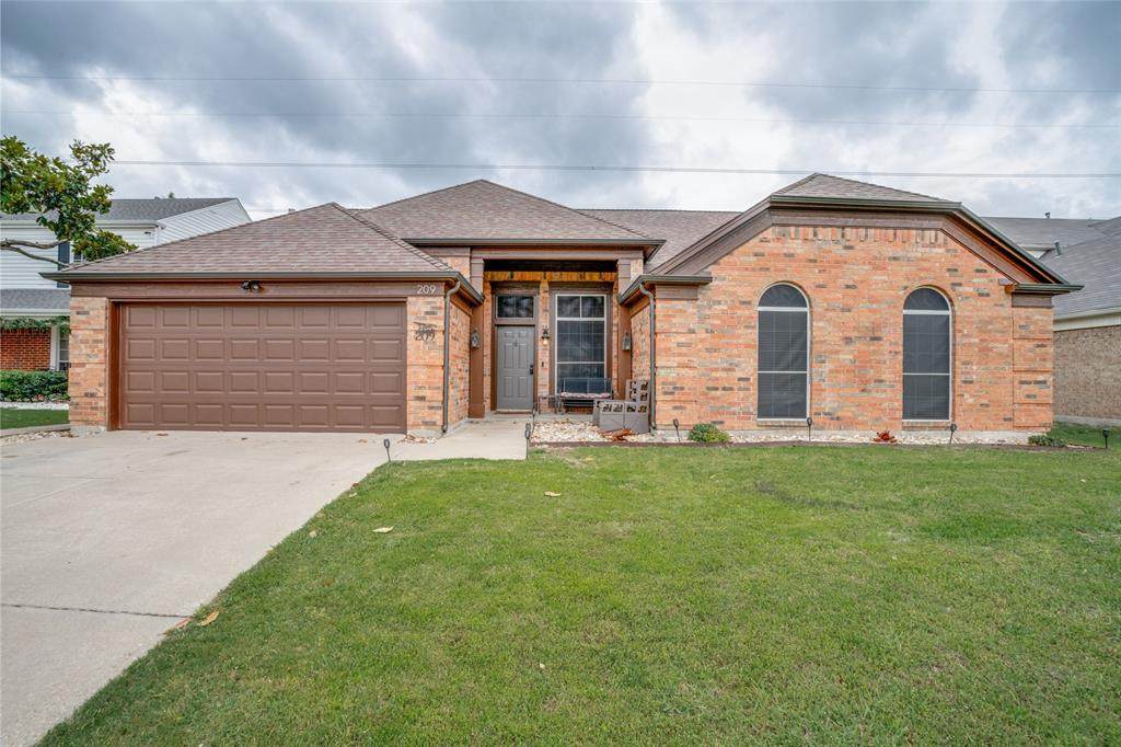 209 Commonwealth Circle - Photo 1
