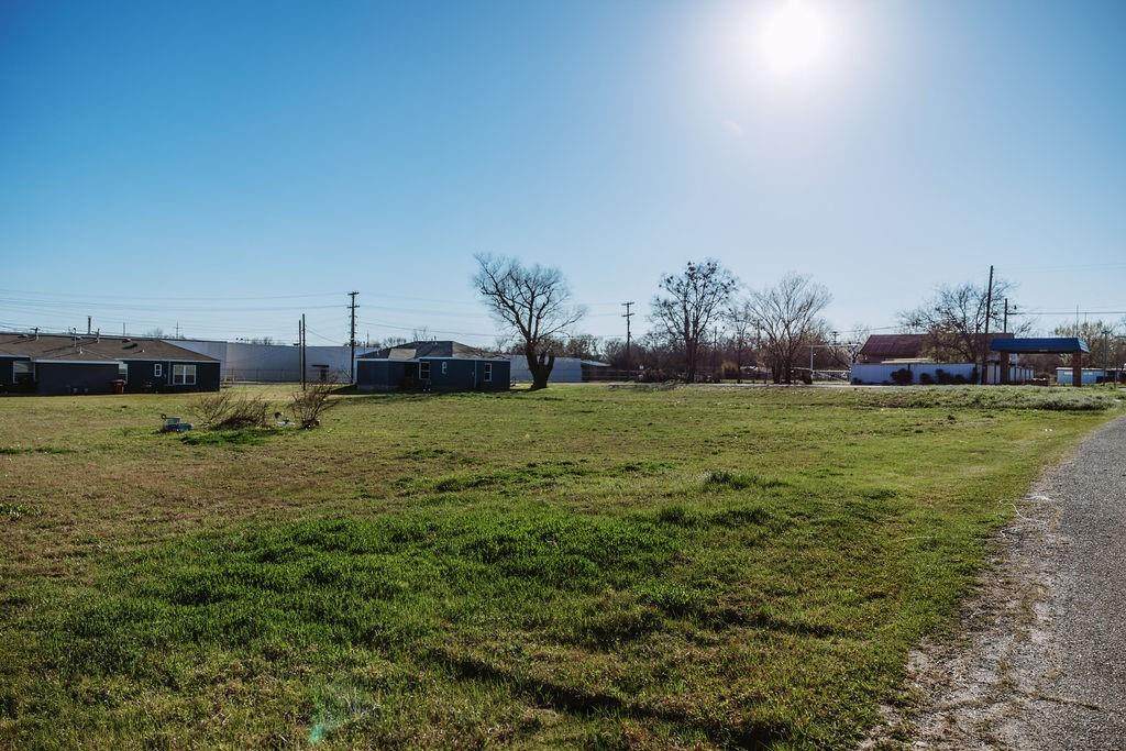 808 E Third St - Photo 1