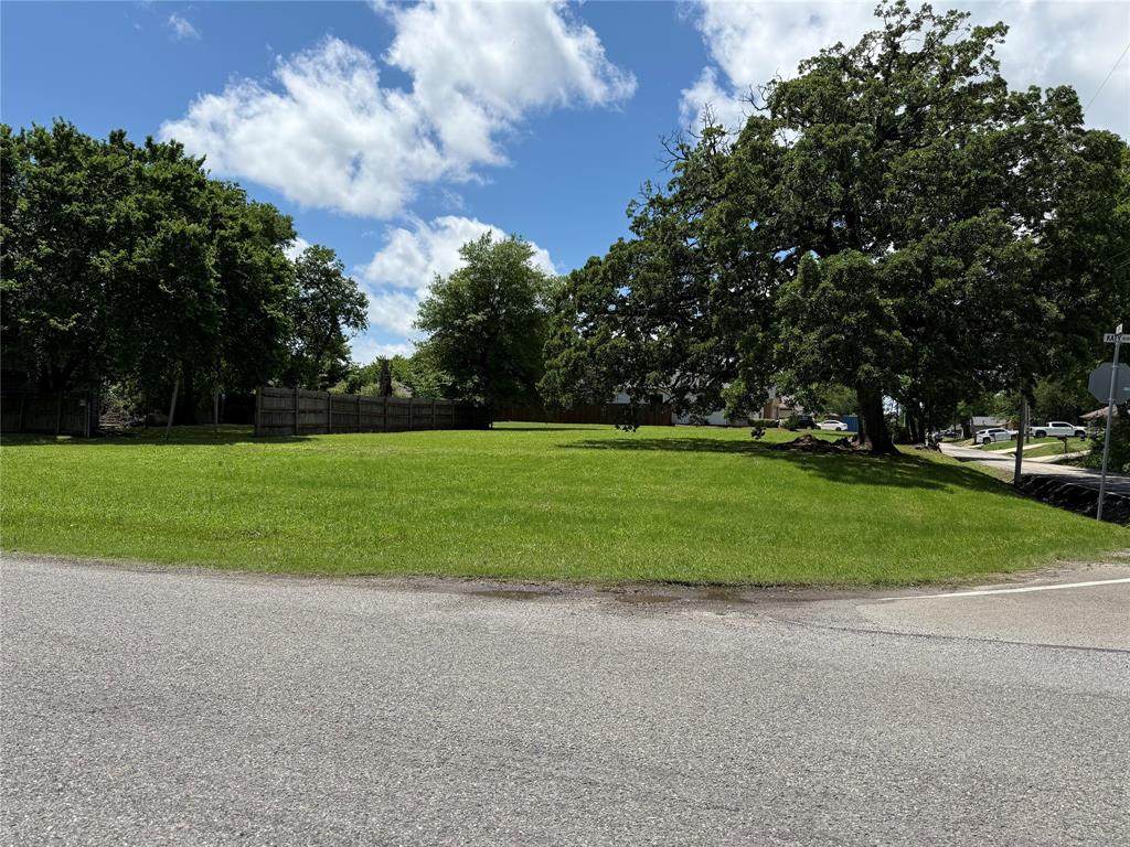 820 6th Street - Photo 1