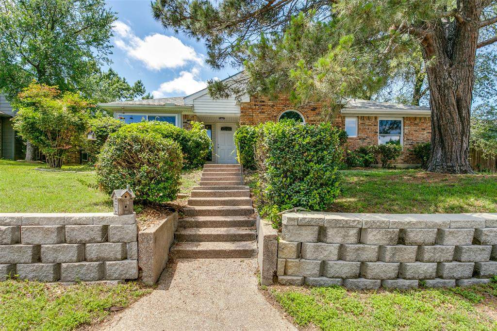 213 Macarthur Boulevard - Photo 1