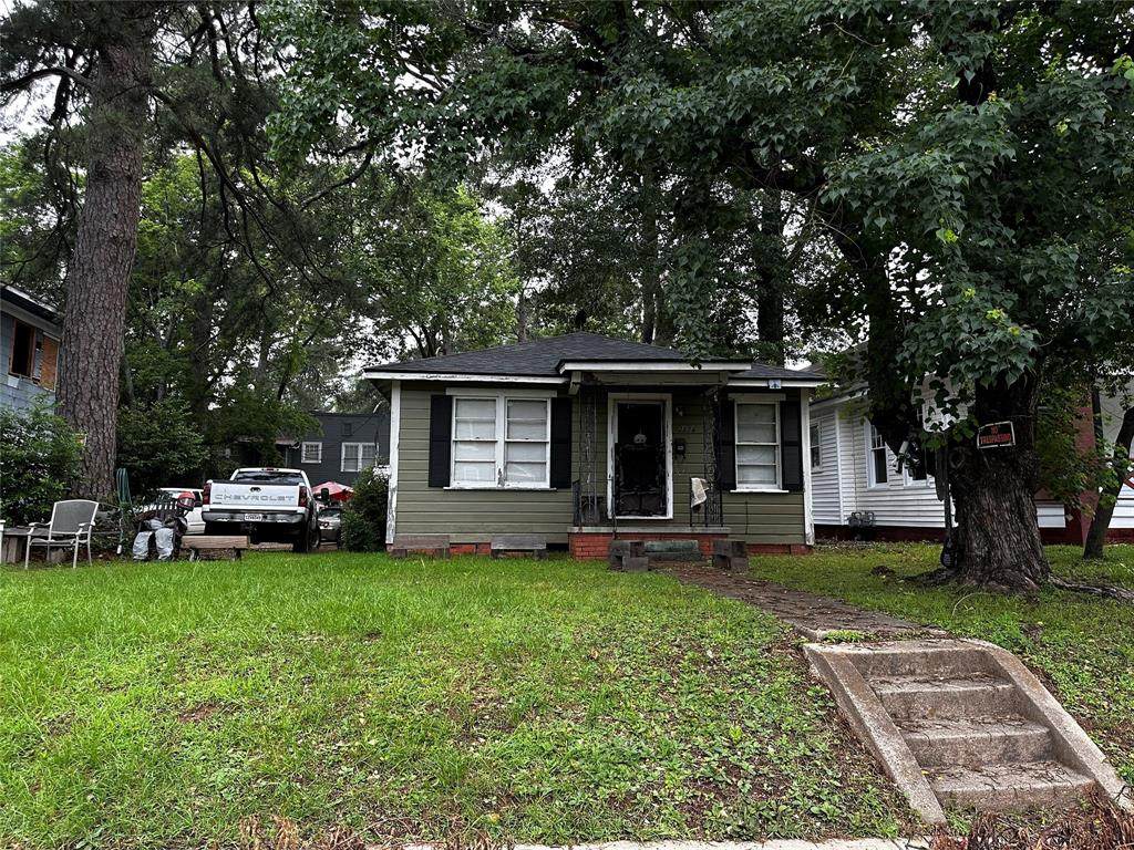 2624 Creswell Avenue - Photo 1