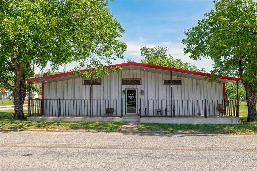 204 Wallis Avenue - Photo 1