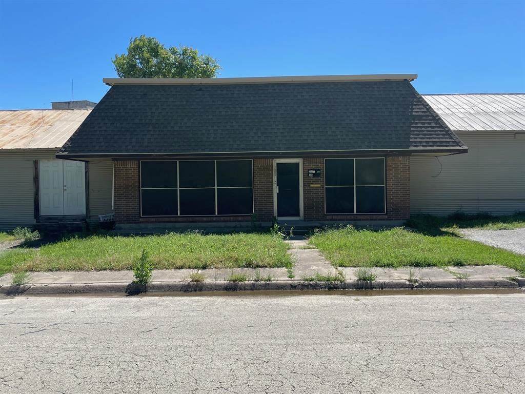 517 Broadway Street - Photo 1