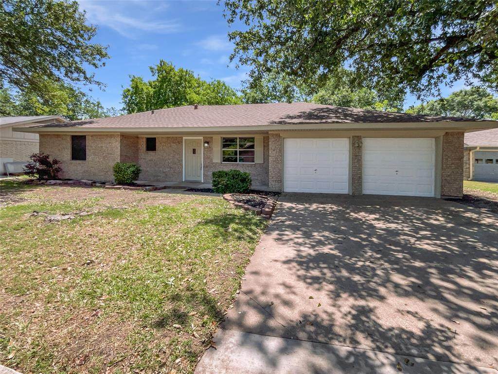 103 Comanche Court - Photo 1