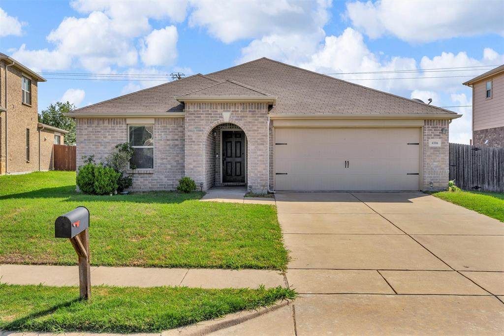 4506 Maplewood Avenue - Photo 1