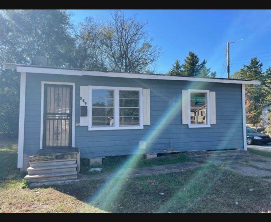 529 Sassafras Avenue - Photo 1