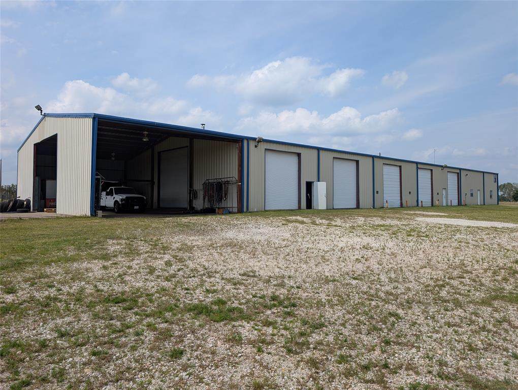375 Interstate 45 - Photo 1