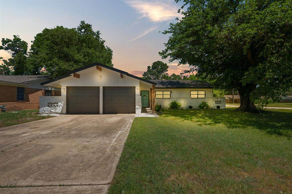 600 Meadowcrest Drive - Photo 1