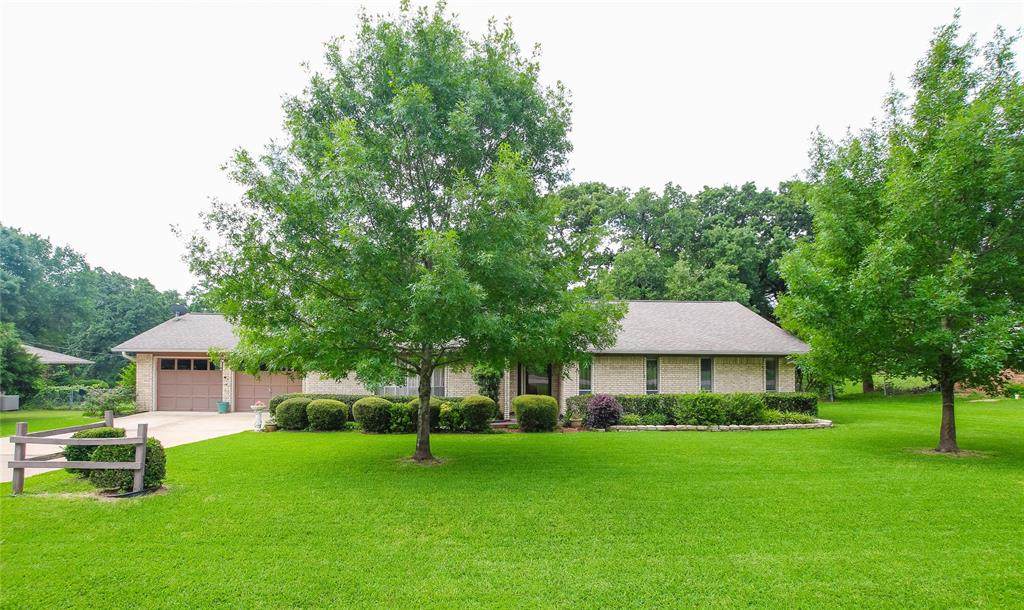 107 Clover Drive - Photo 1