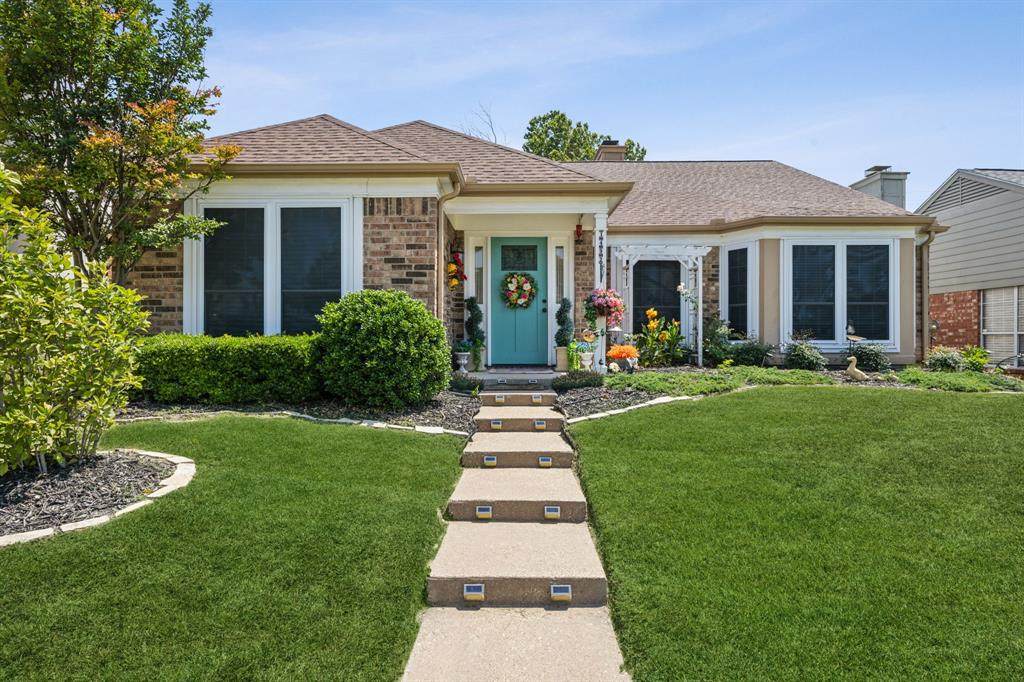 1492 Summers Drive - Photo 1