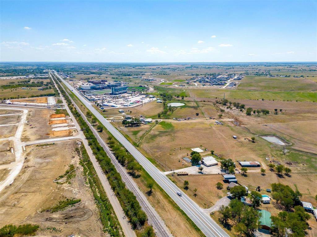 9809 N Hwy 171 - Photo 1
