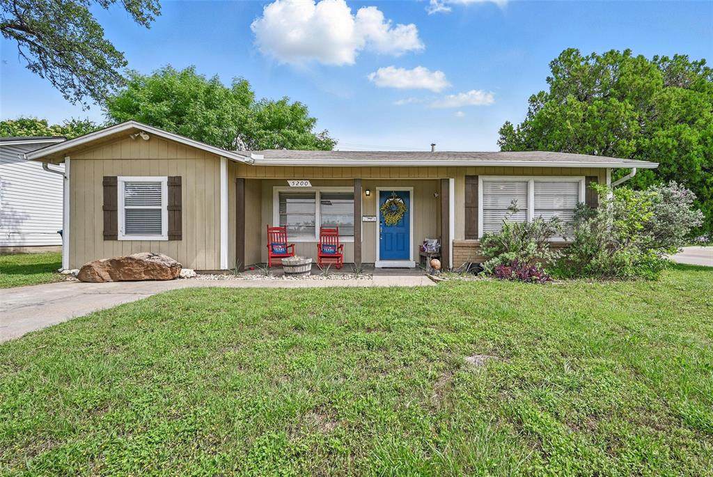 5200 Lovell Avenue - Photo 1