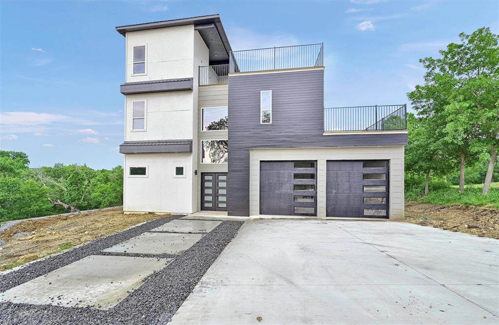 320 Bentwood Drive - Photo 1