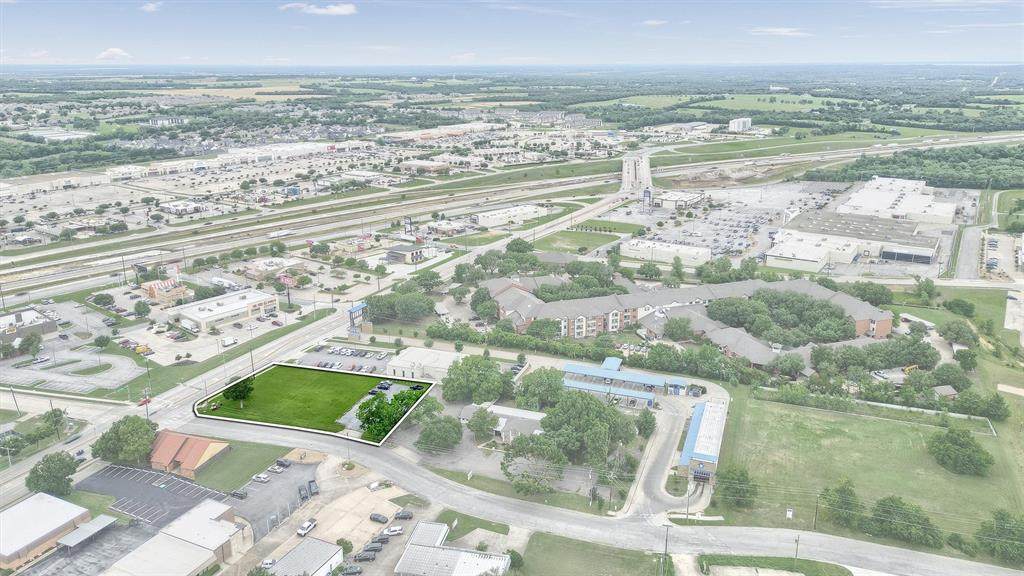 815 Pecan Grove - Photo 1