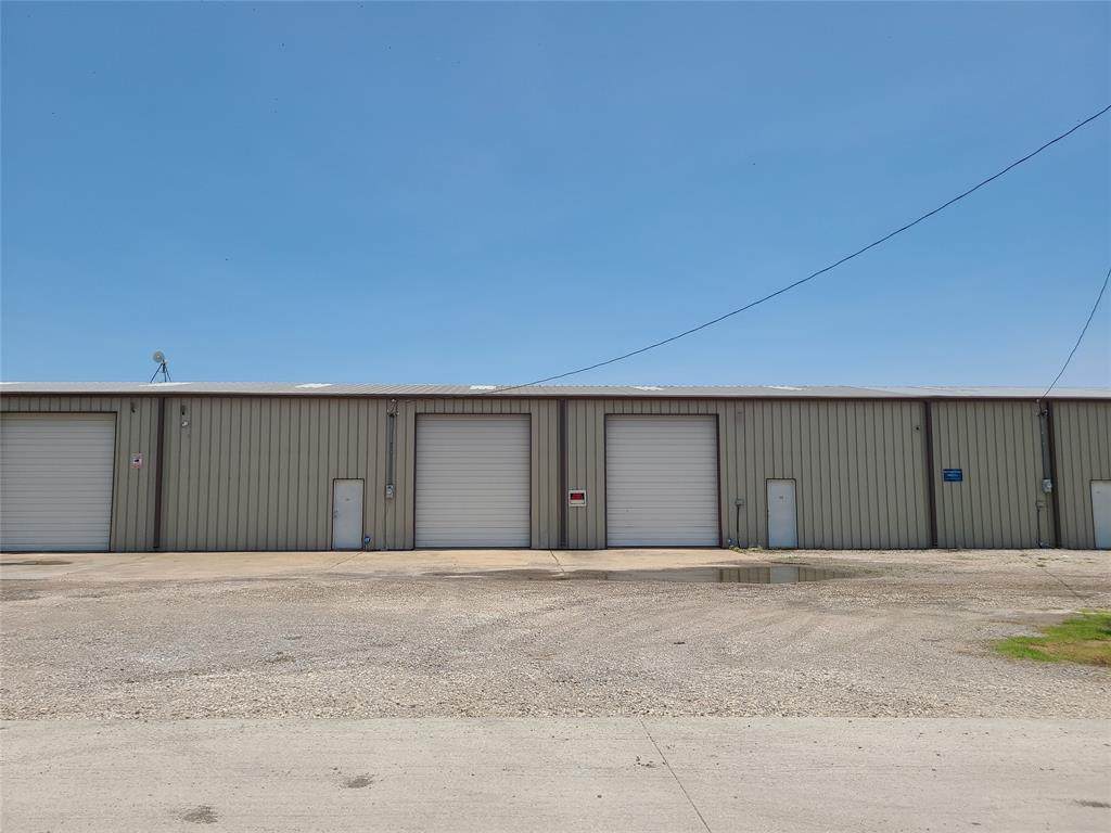 143 Mark Lane - Photo 1