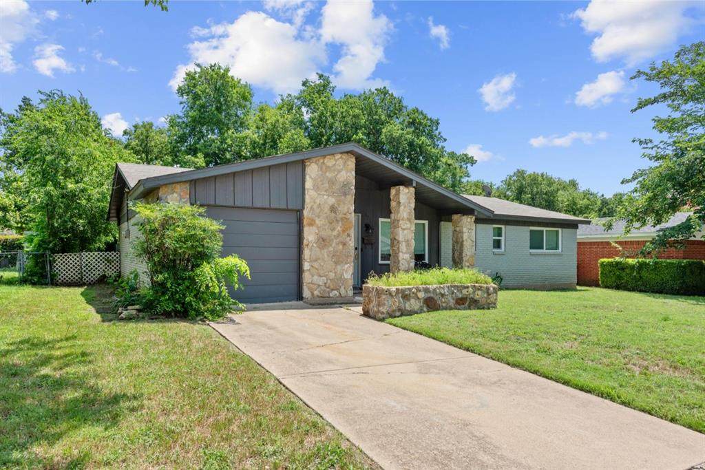 321 Thompson Drive - Photo 1