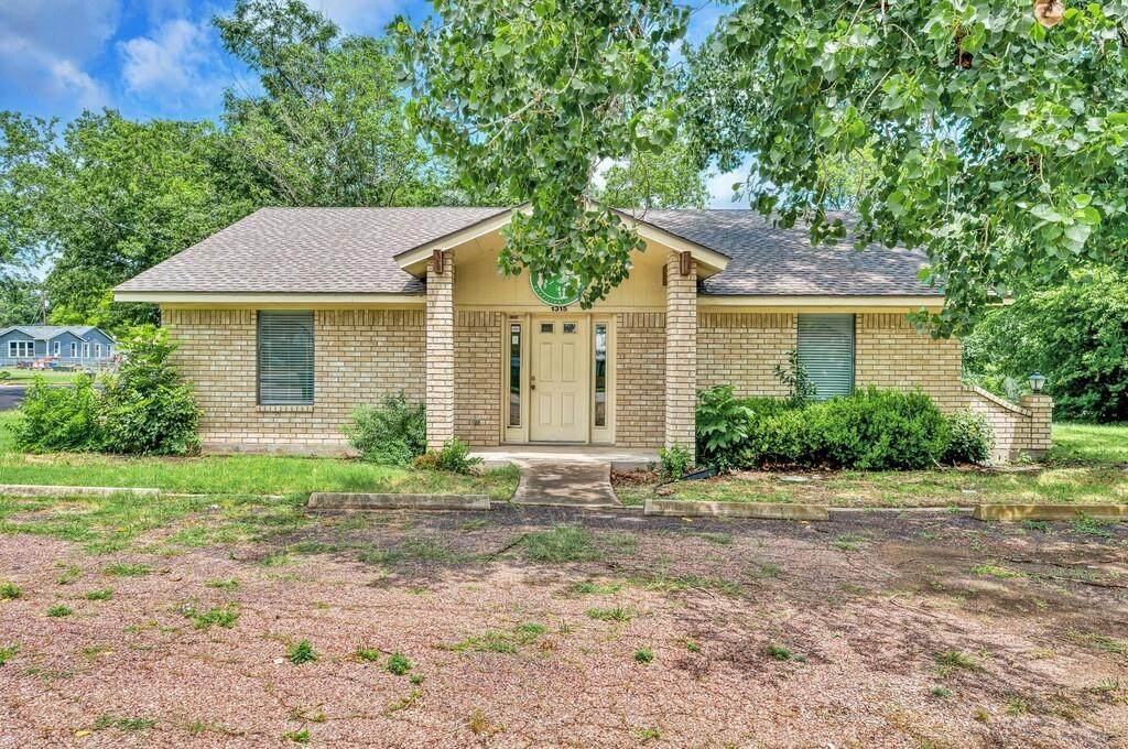 1315 5th Street - Photo 1