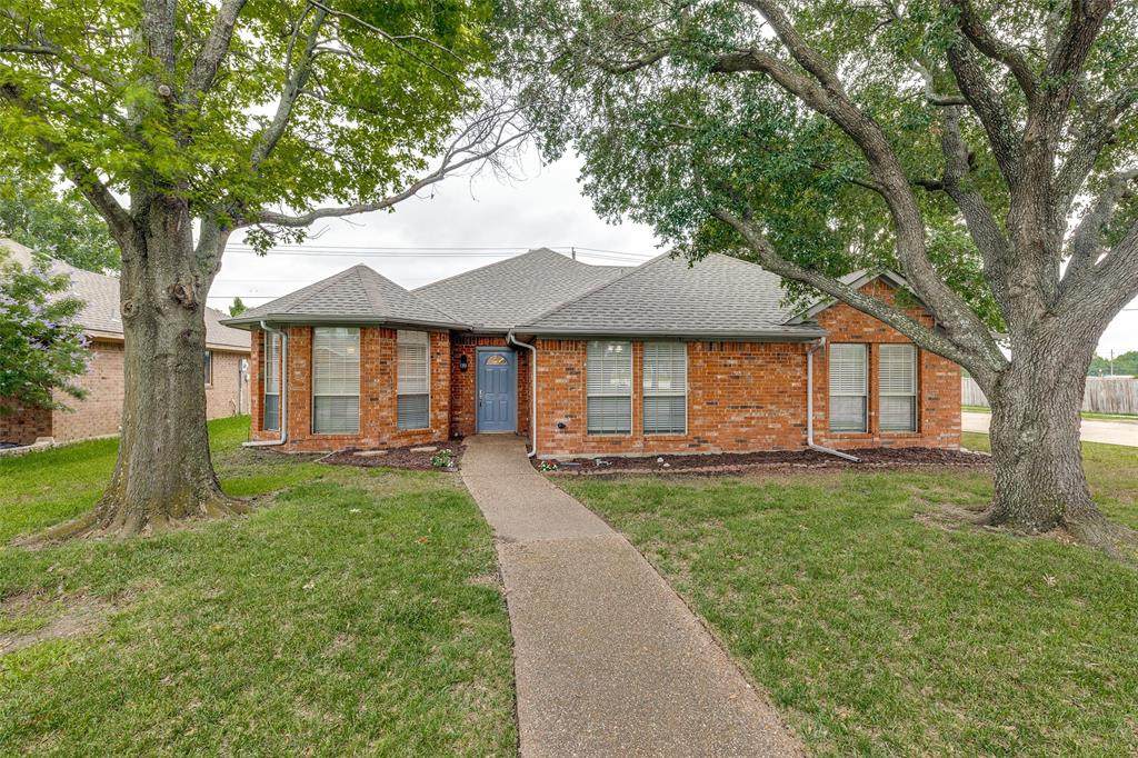 411 Vicki Lane - Photo 1