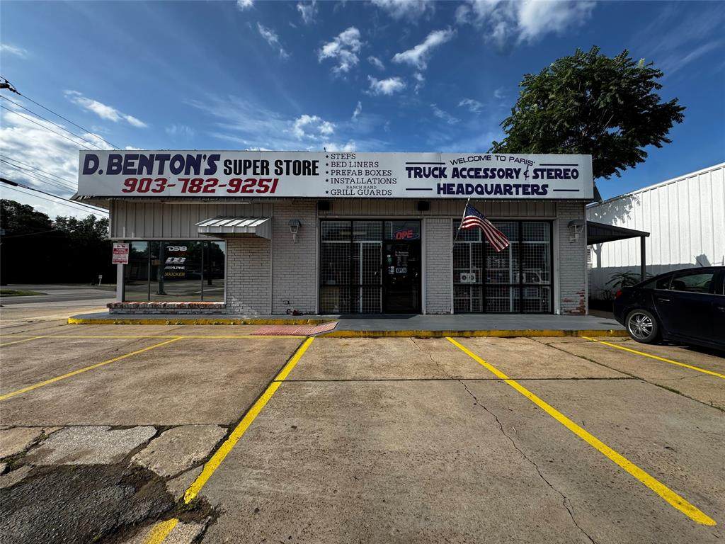 1626 Lamar Avenue - Photo 1