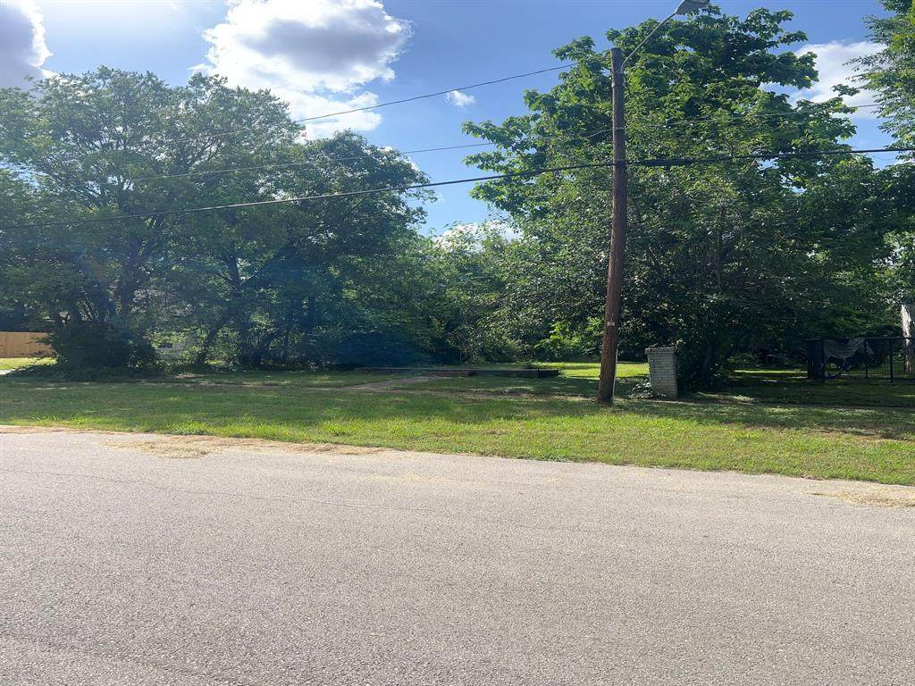 712 3rd Avenue - Photo 1