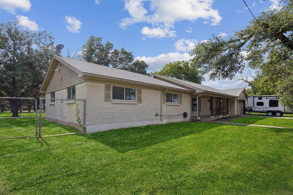 403 Baugh Street - Photo 1