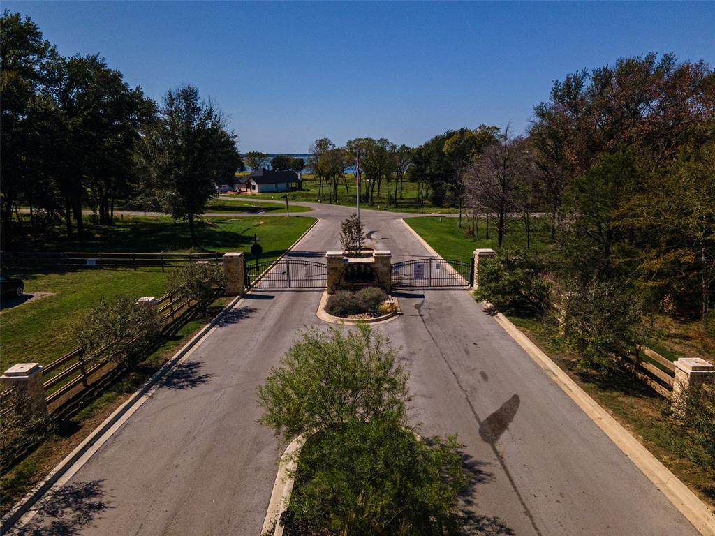 32 Shoreline Drive - Photo 1