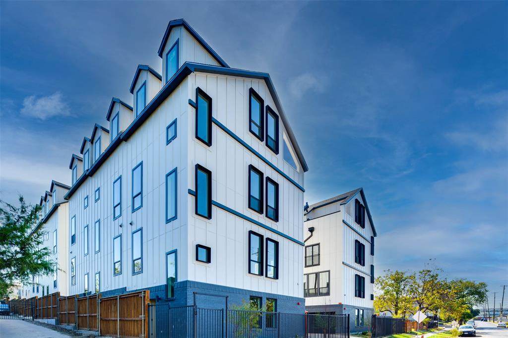 512 Lancaster Street - Photo 1