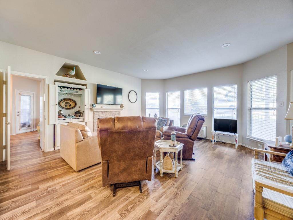 2164 Tanglewood Boulevard - Photo 1