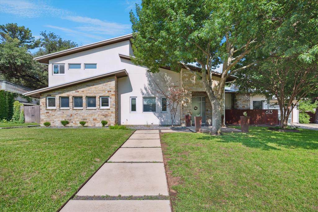 613 Bailey Avenue - Photo 1