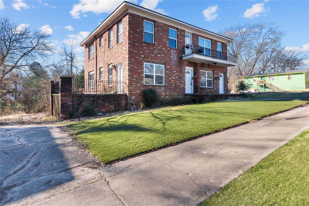 421 Wyandotte Street - Photo 1