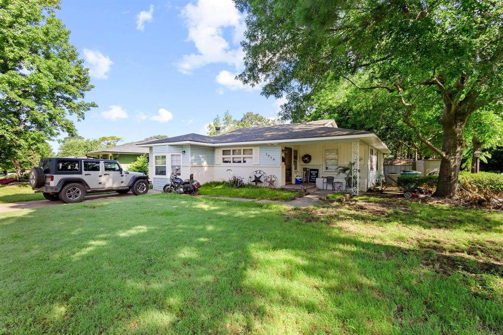1015 Belden Street - Photo 1